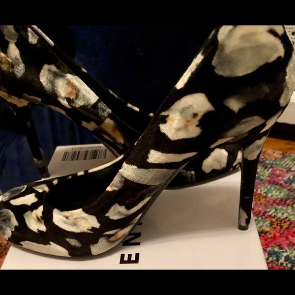 Brand new Velvet printed Eugenia Kim high heels - Picture 4 of 4